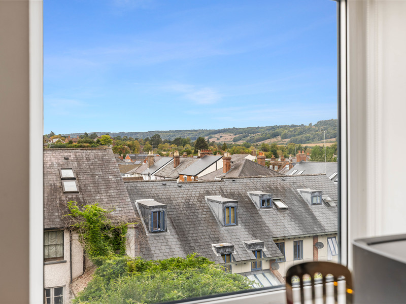 2 bed Apartment For Sale in Dorking, Surrey - 2