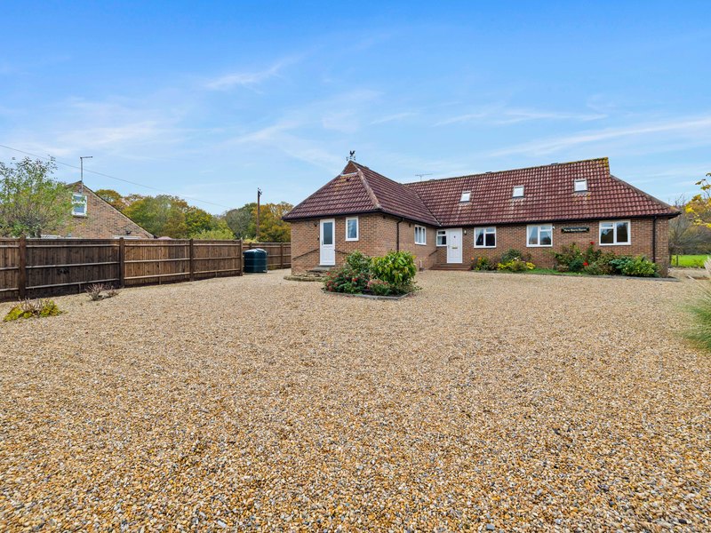 4 bed House - Detached For Sale in Horsham, West Sussex - 3