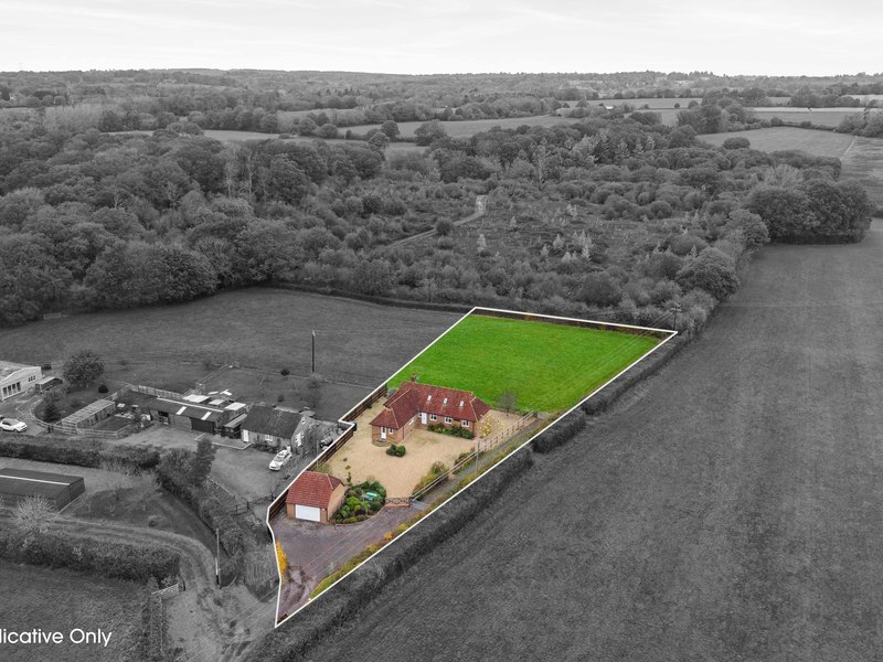 4 bed House - Detached For Sale in Horsham, West Sussex - 2