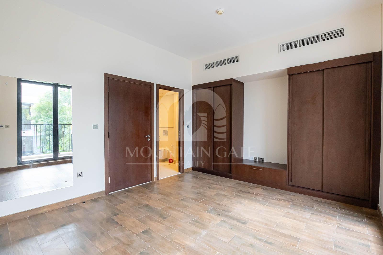 Unique Layout | Investor Deal | Stylish Elegance 4BR Motor City Mountain Gate