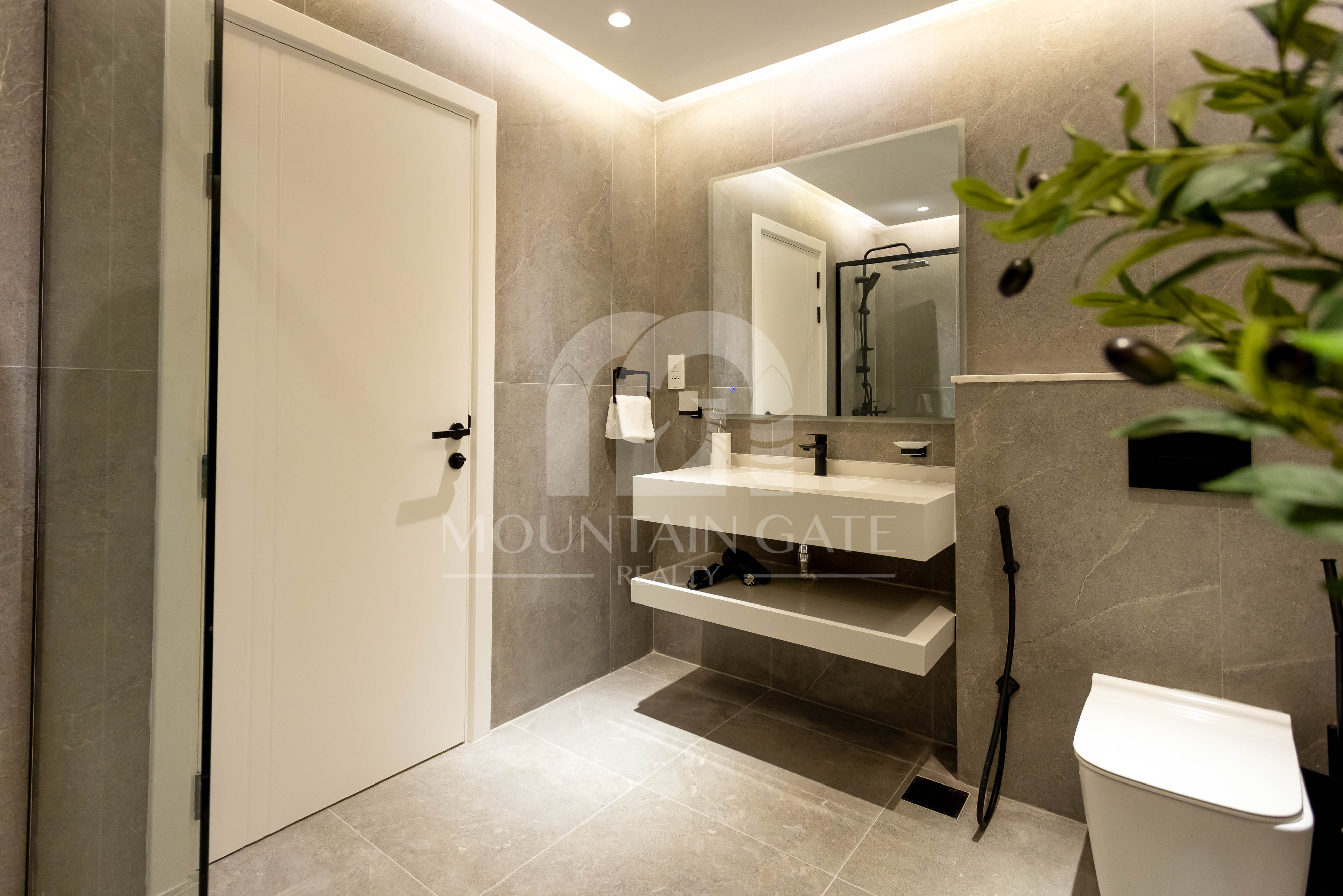 Brand New Fully Furnished High Quality New Upgrade 3BR Jumeirah Beach Residence Mountain Gate