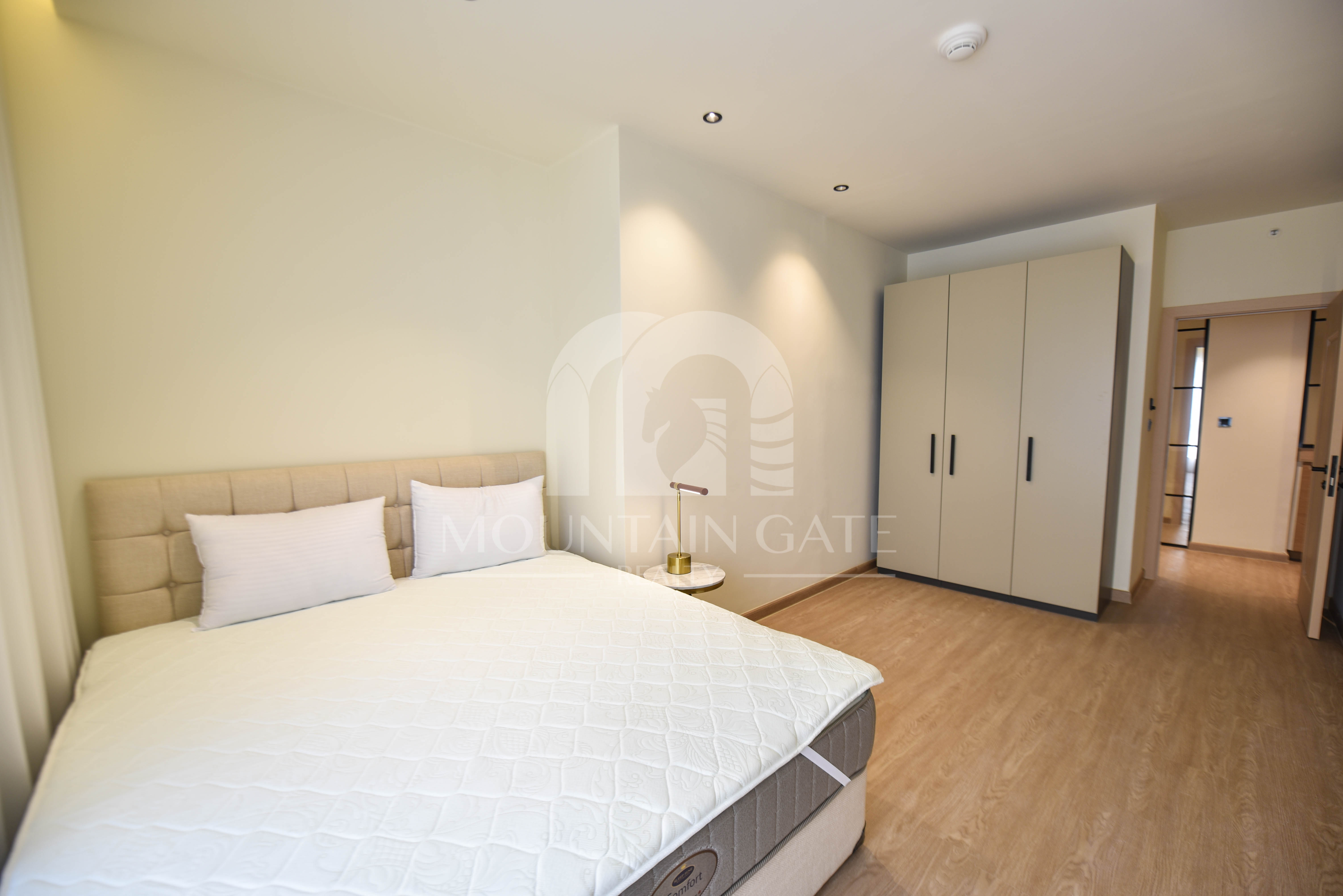 Fully Upgraded High standard Full Pool View 3BR Jumeirah Beach Residence Mountain Gate