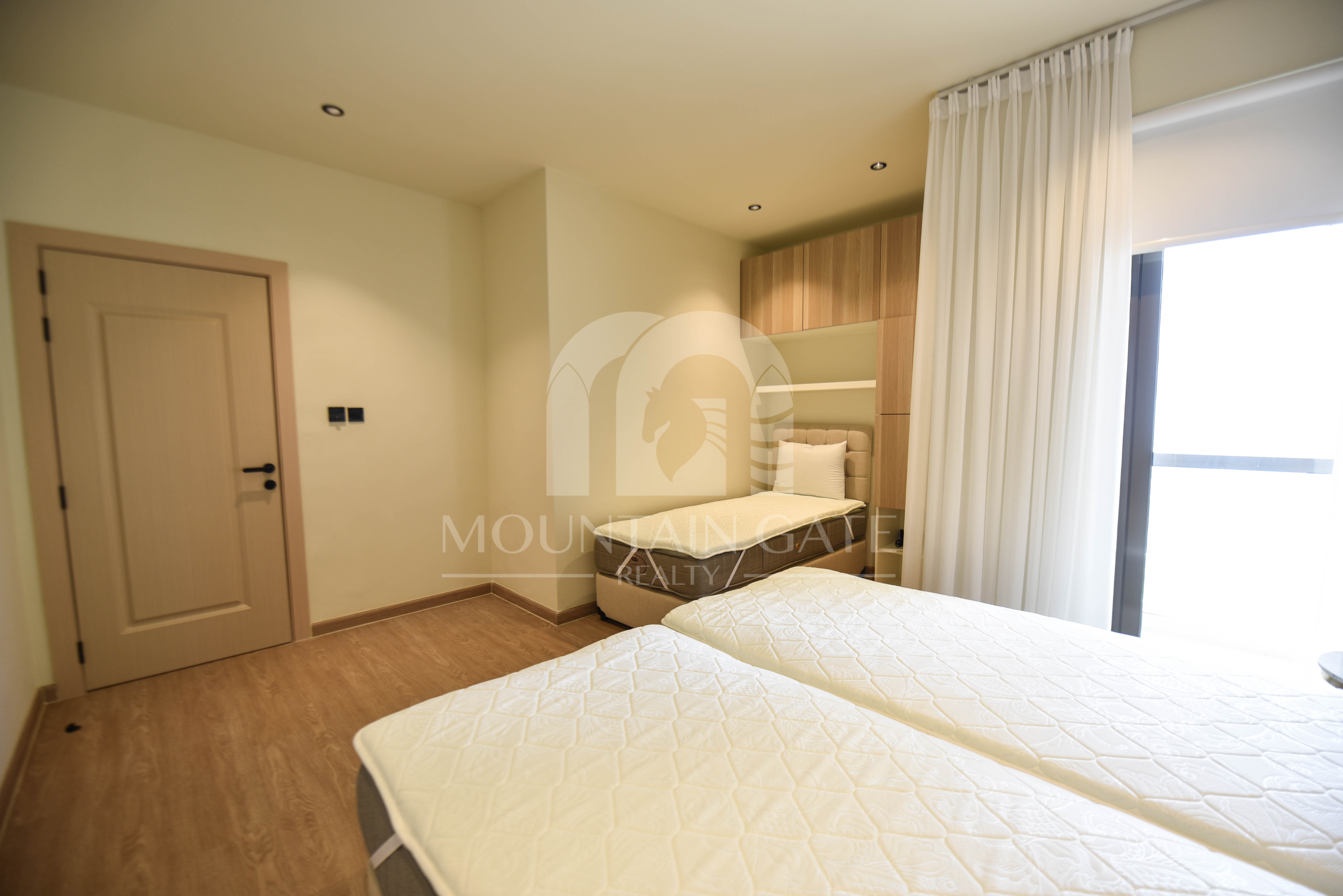 Fully Upgraded High standard Full Pool View 3BR Jumeirah Beach Residence Mountain Gate