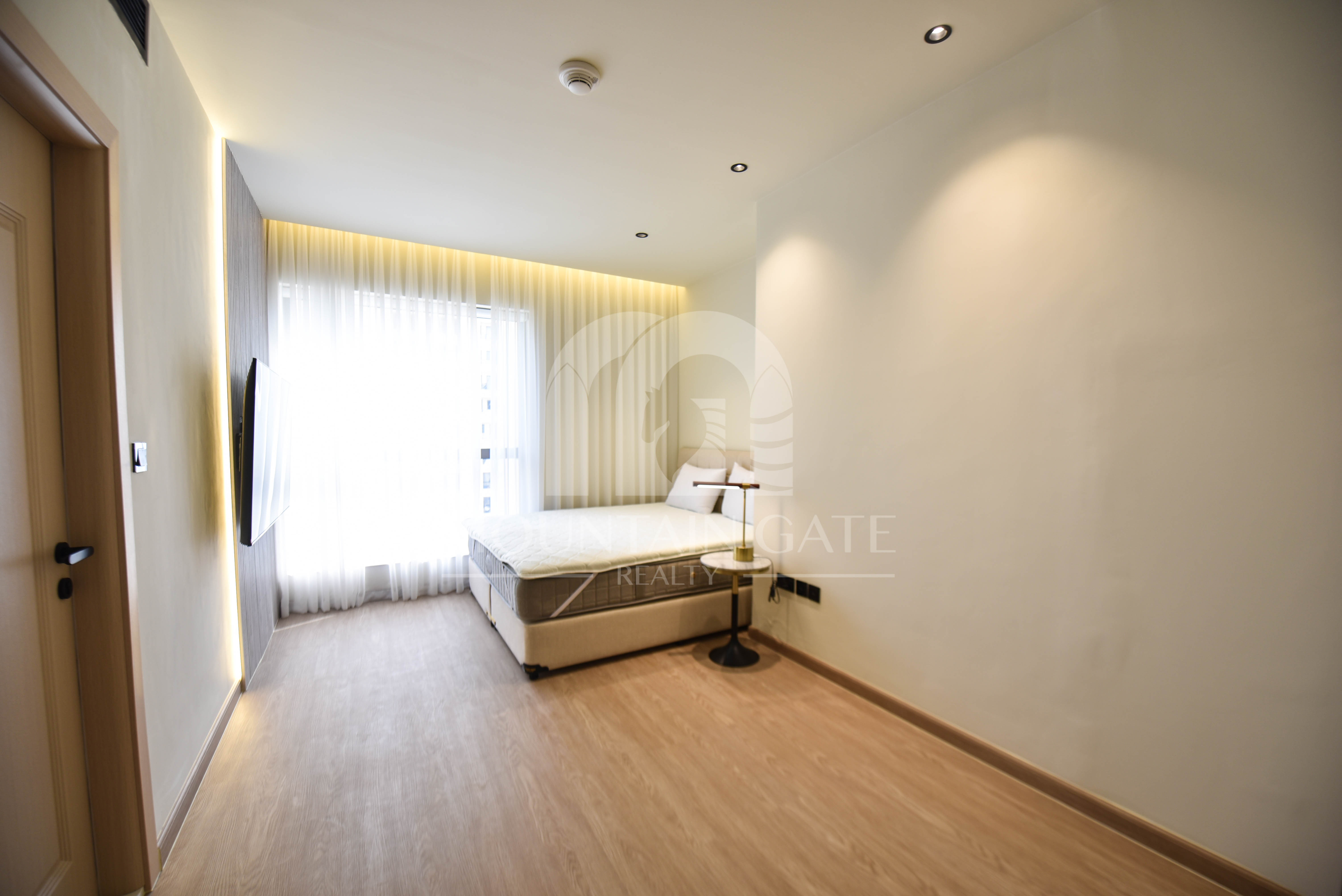 Fully Upgraded High standard Full Pool View 3BR Jumeirah Beach Residence Mountain Gate