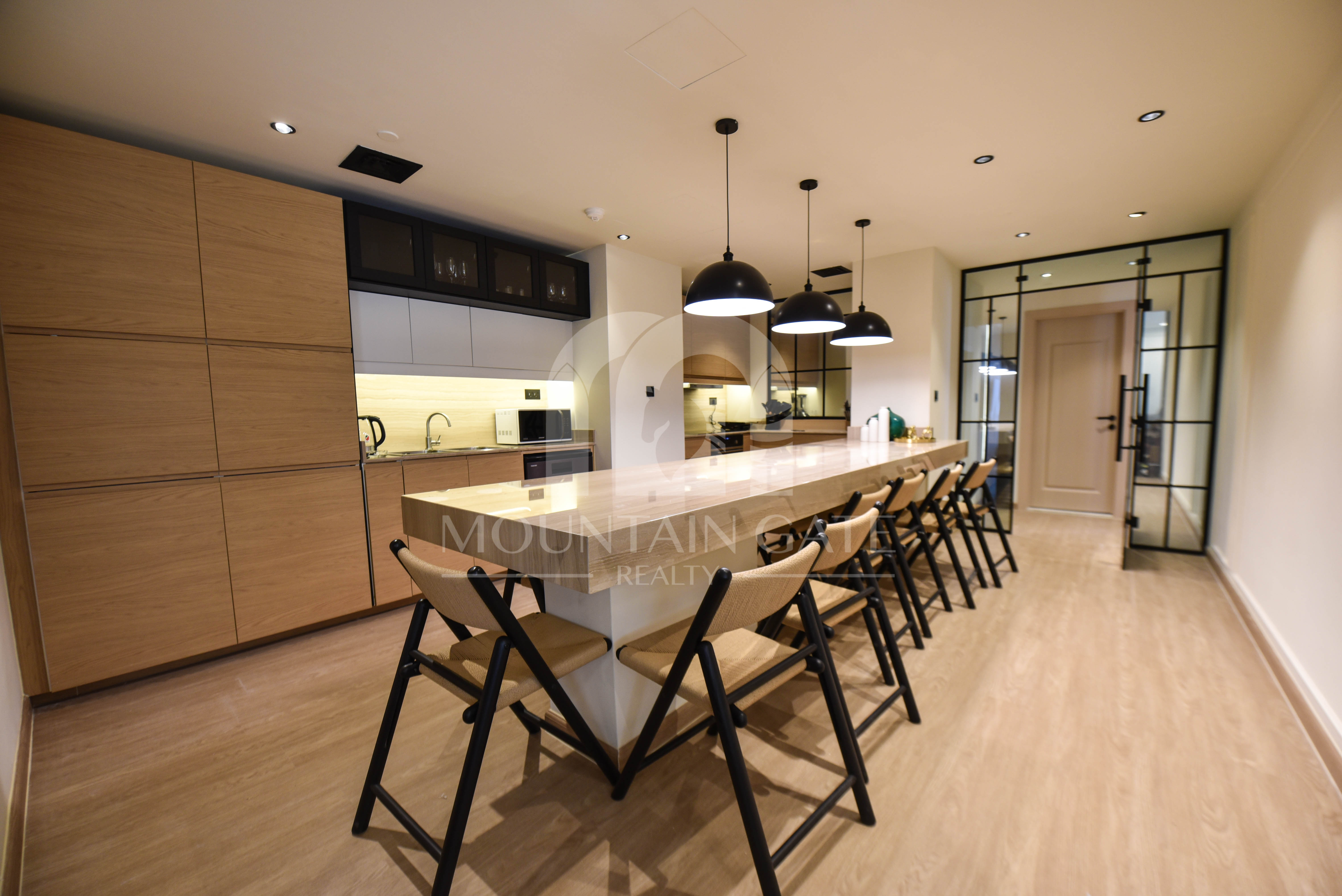 Fully Upgraded High standard Full Pool View 3BR Jumeirah Beach Residence Mountain Gate