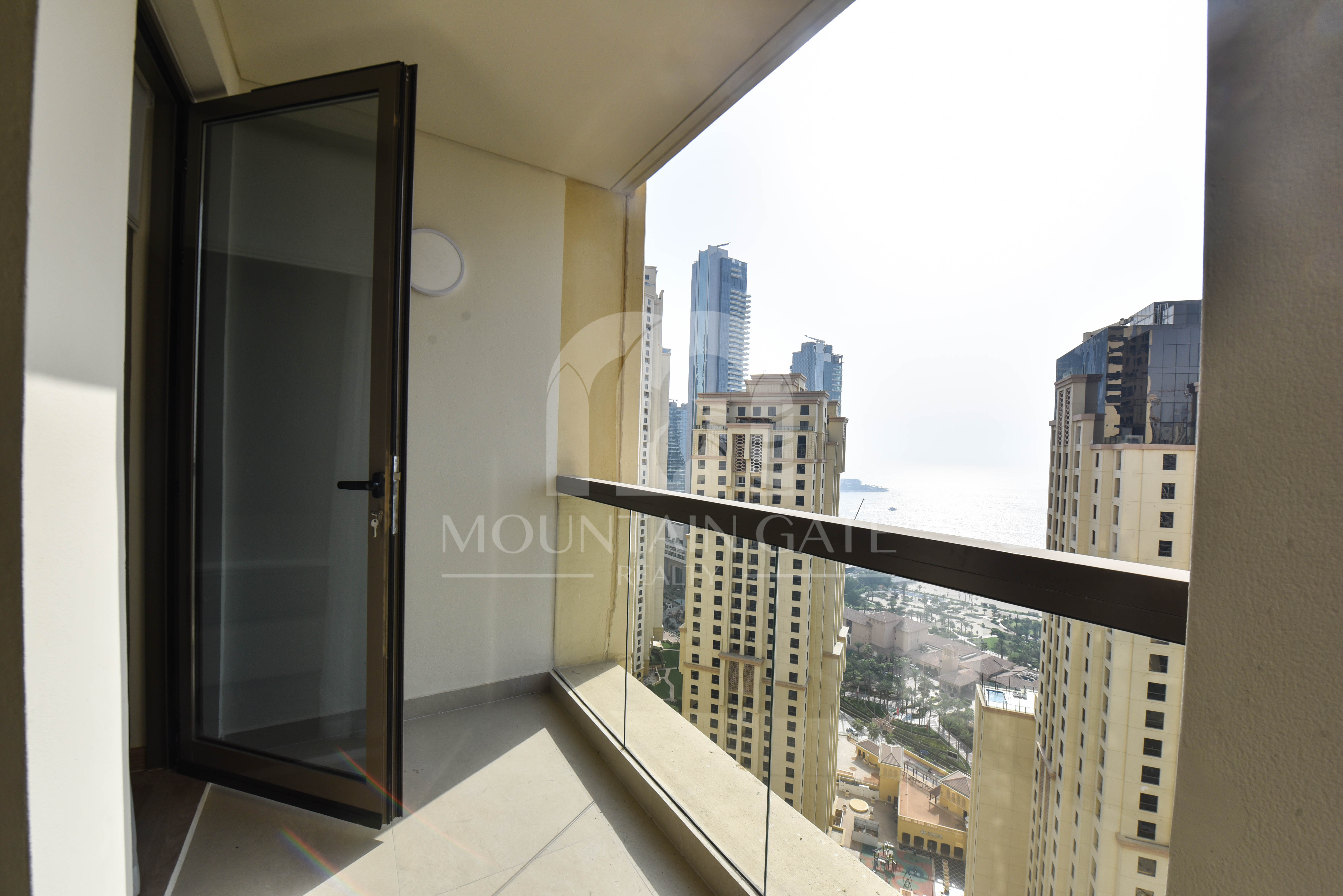 Fully Upgraded High standard Full Pool View 3BR Jumeirah Beach Residence Mountain Gate