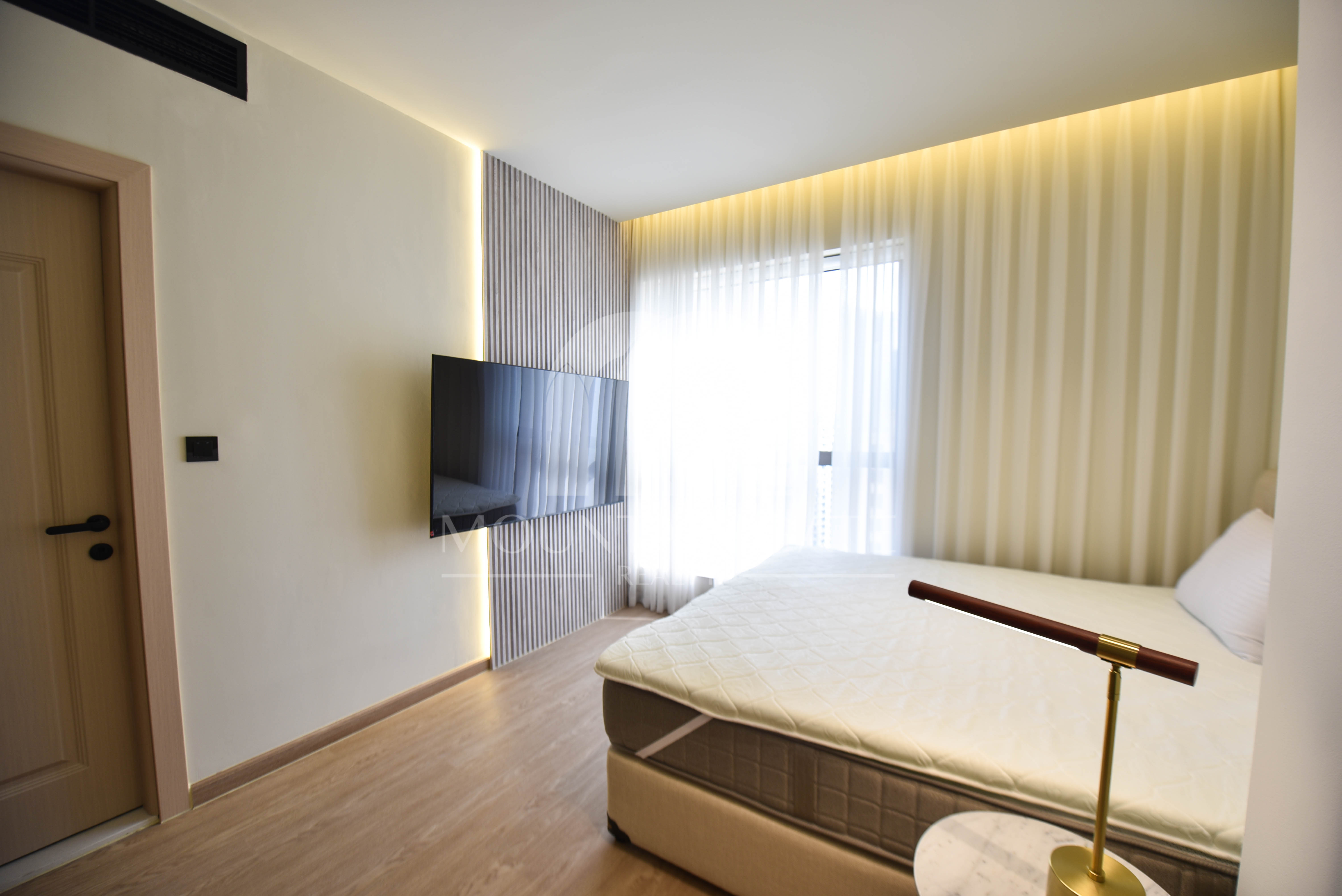 Fully Upgraded High standard Full Pool View 3BR Jumeirah Beach Residence Mountain Gate