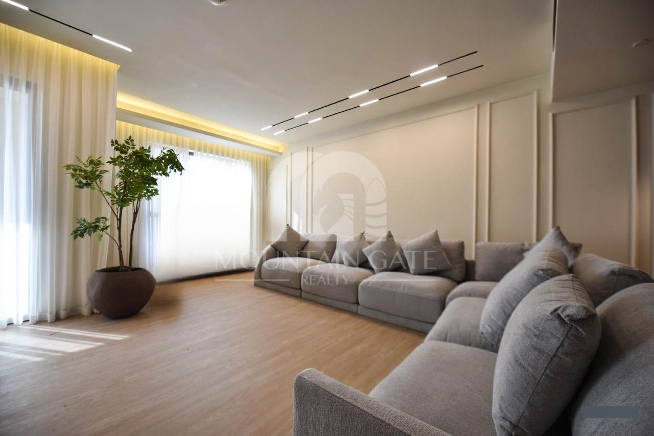 Fully Upgraded High standard Full Pool View 3BR Jumeirah Beach Residence Mountain Gate