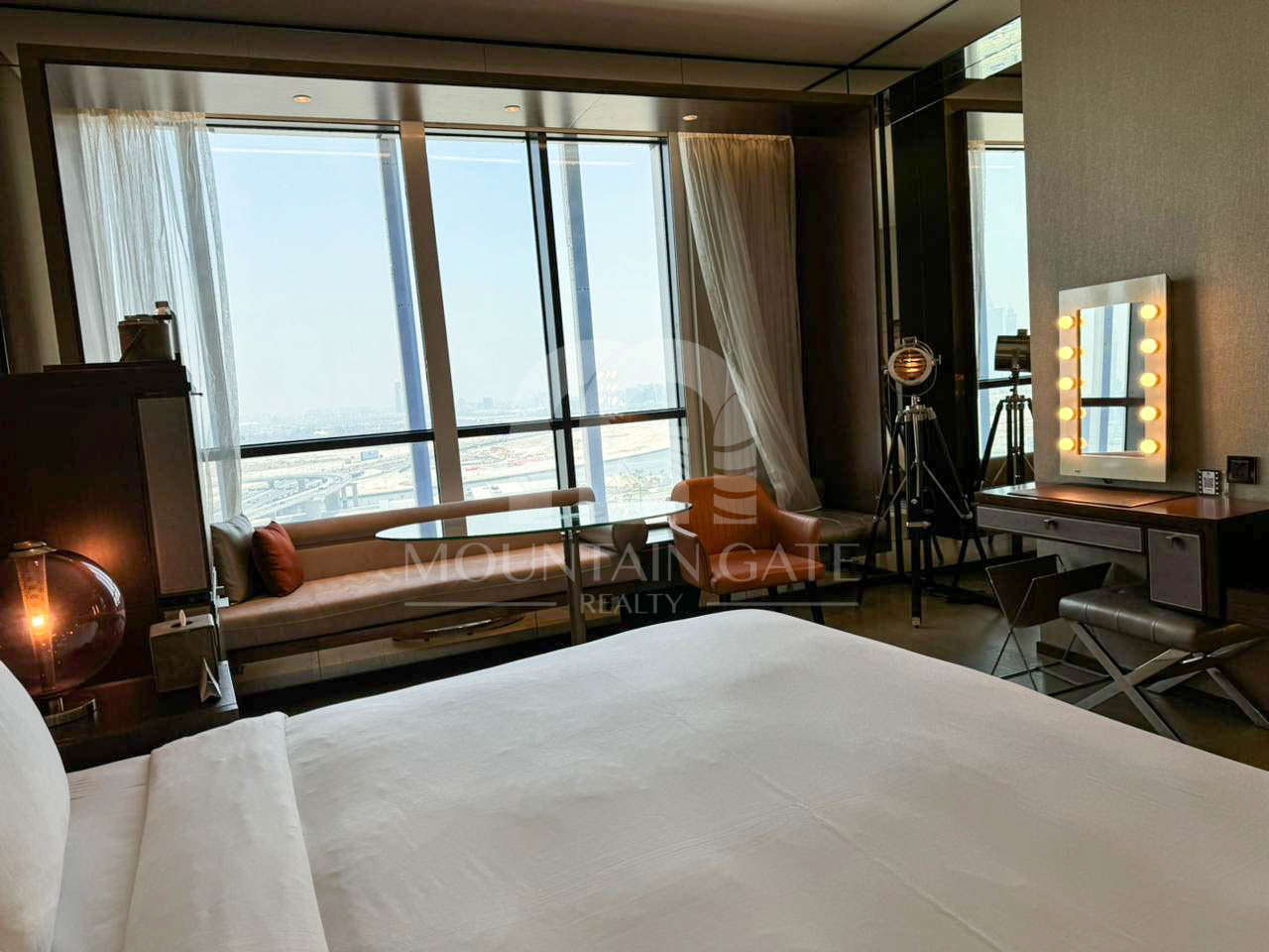 High Floor Luxury | Great Investment Business Bay Mountain Gate