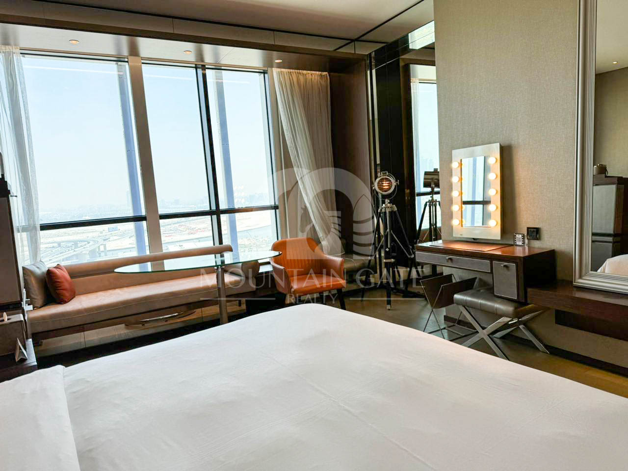 Luxury Furnished | Top Investment Business Bay Mountain Gate