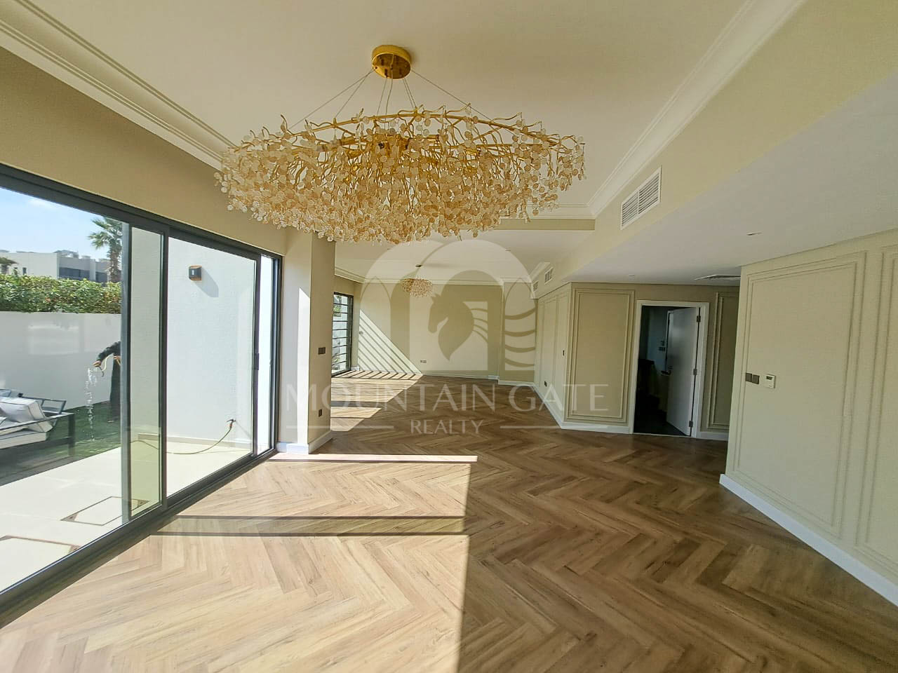 V3 - Luxury fully upgraded - Vacant - Single row 6BR Damac Hills 2 Mountain Gate