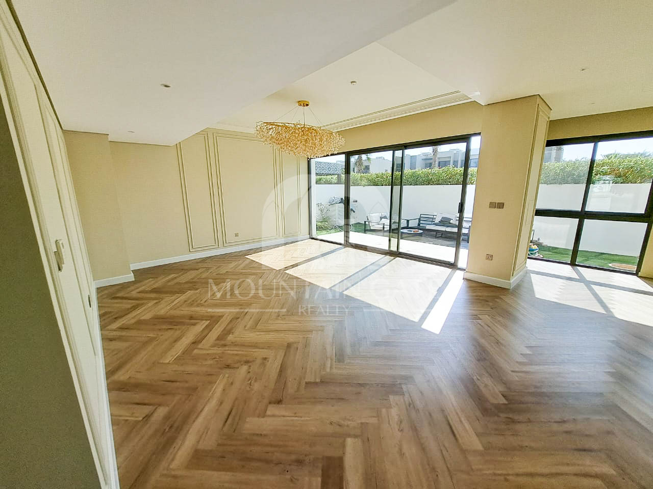 V3 - Luxury fully upgraded - Vacant - Single row 6BR Damac Hills 2 Mountain Gate