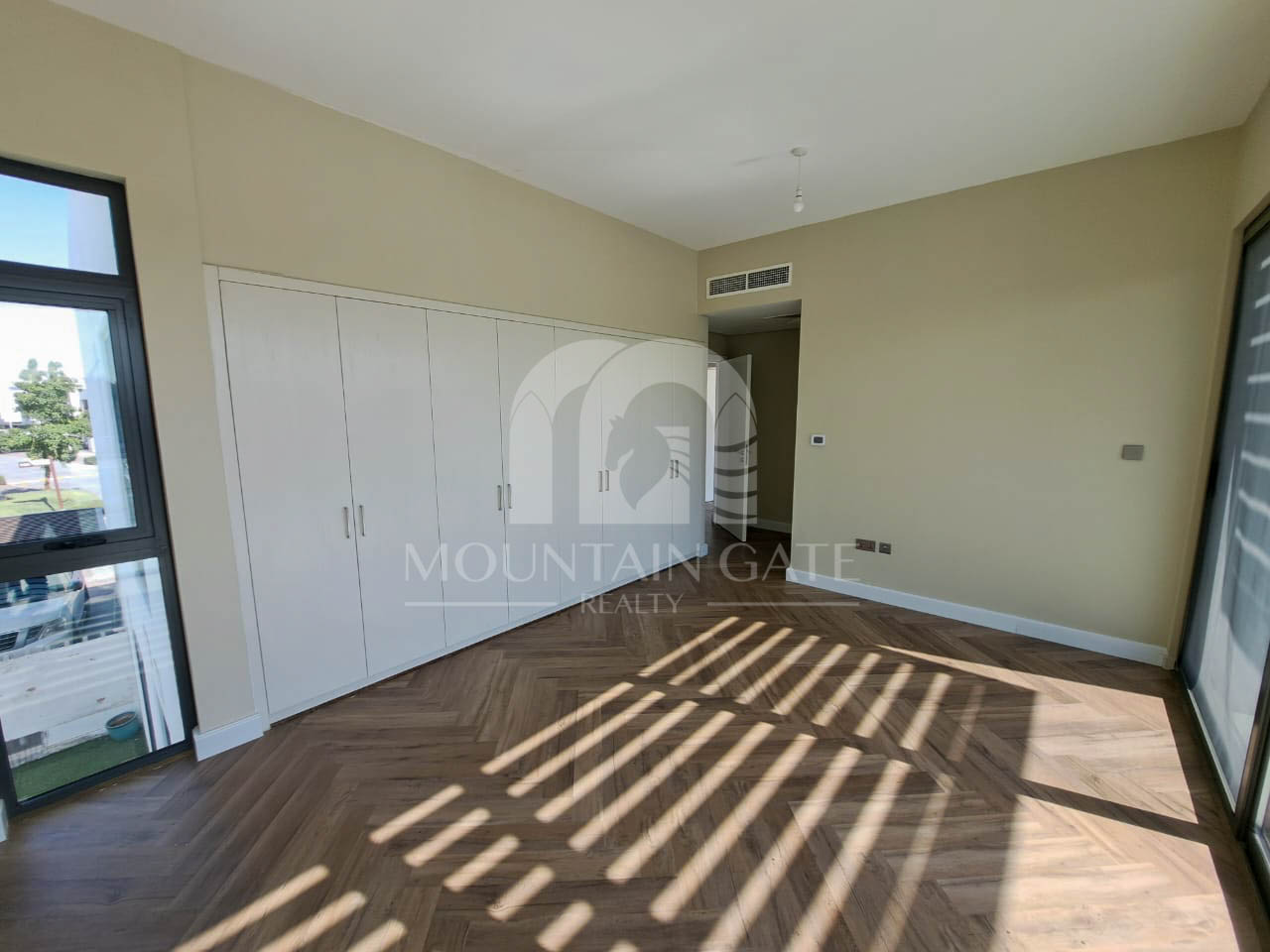 V3 - Luxury fully upgraded - Vacant - Single row 6BR Damac Hills 2 Mountain Gate