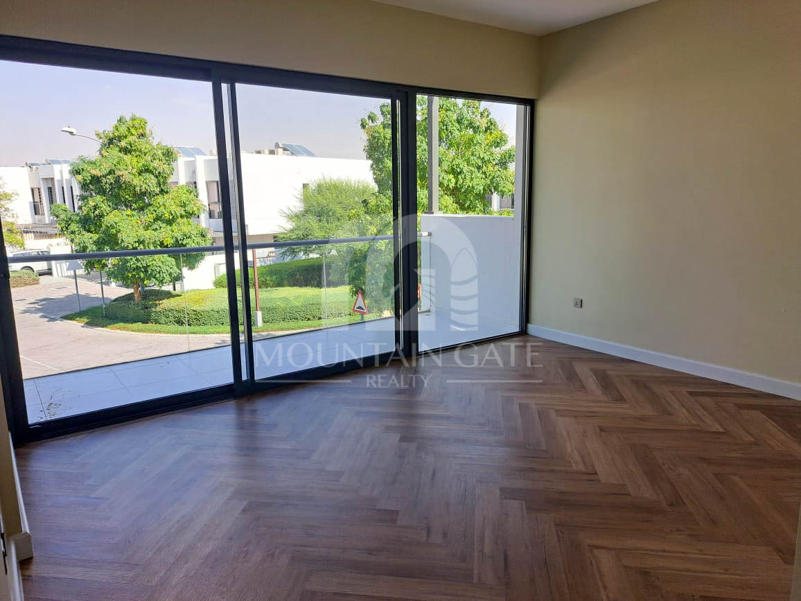 V3 - Luxury fully upgraded - Vacant - Single row 6BR Damac Hills 2 Mountain Gate