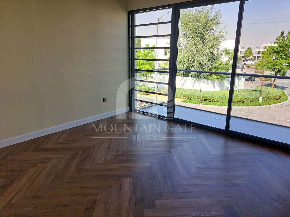 V3 - Luxury fully upgraded - Vacant - Single row 6BR Damac Hills 2 Mountain Gate
