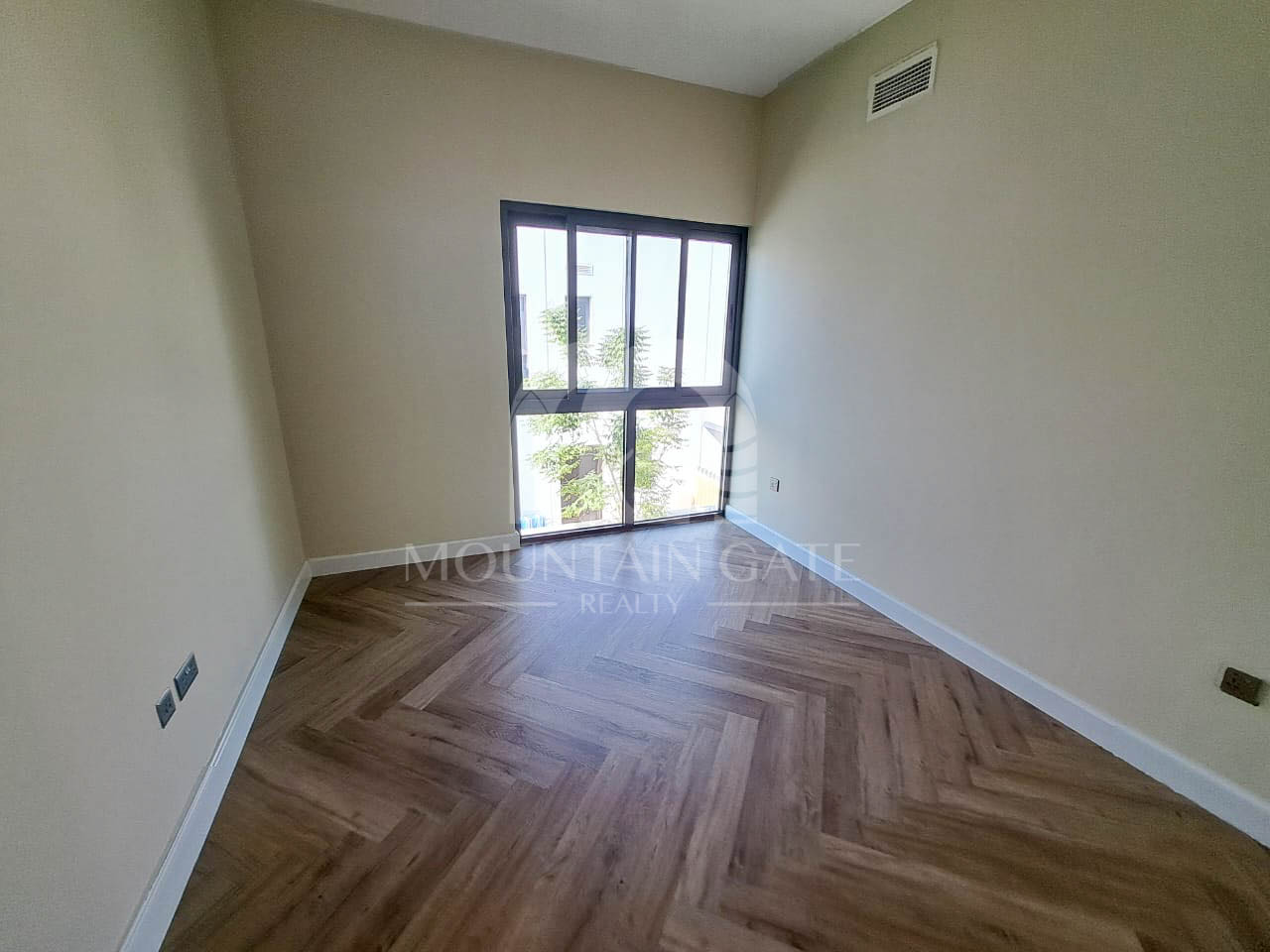 V3 - Luxury fully upgraded - Vacant - Single row 6BR Damac Hills 2 Mountain Gate