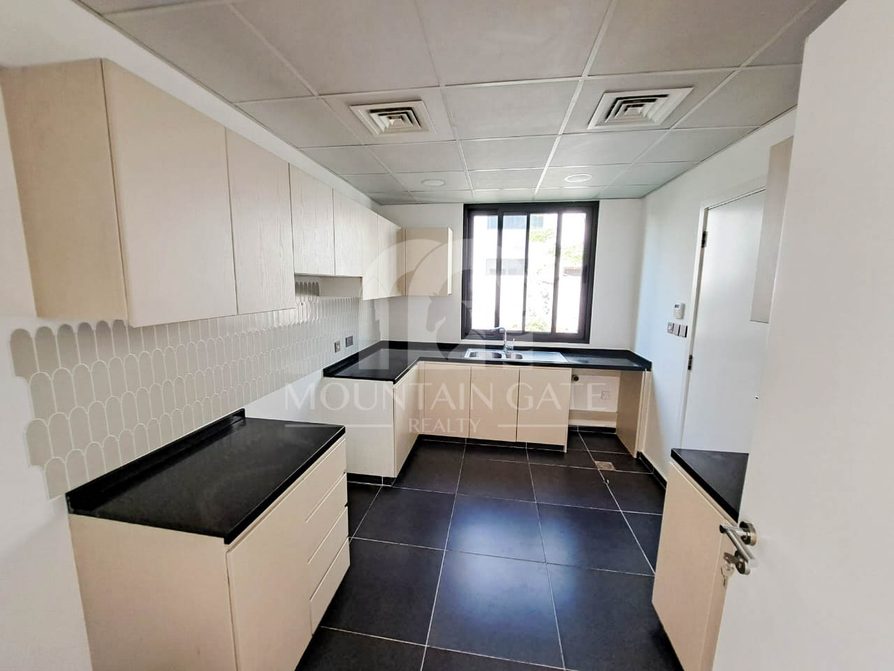 V3 - Luxury fully upgraded - Vacant - Single row 6BR Damac Hills 2 Mountain Gate