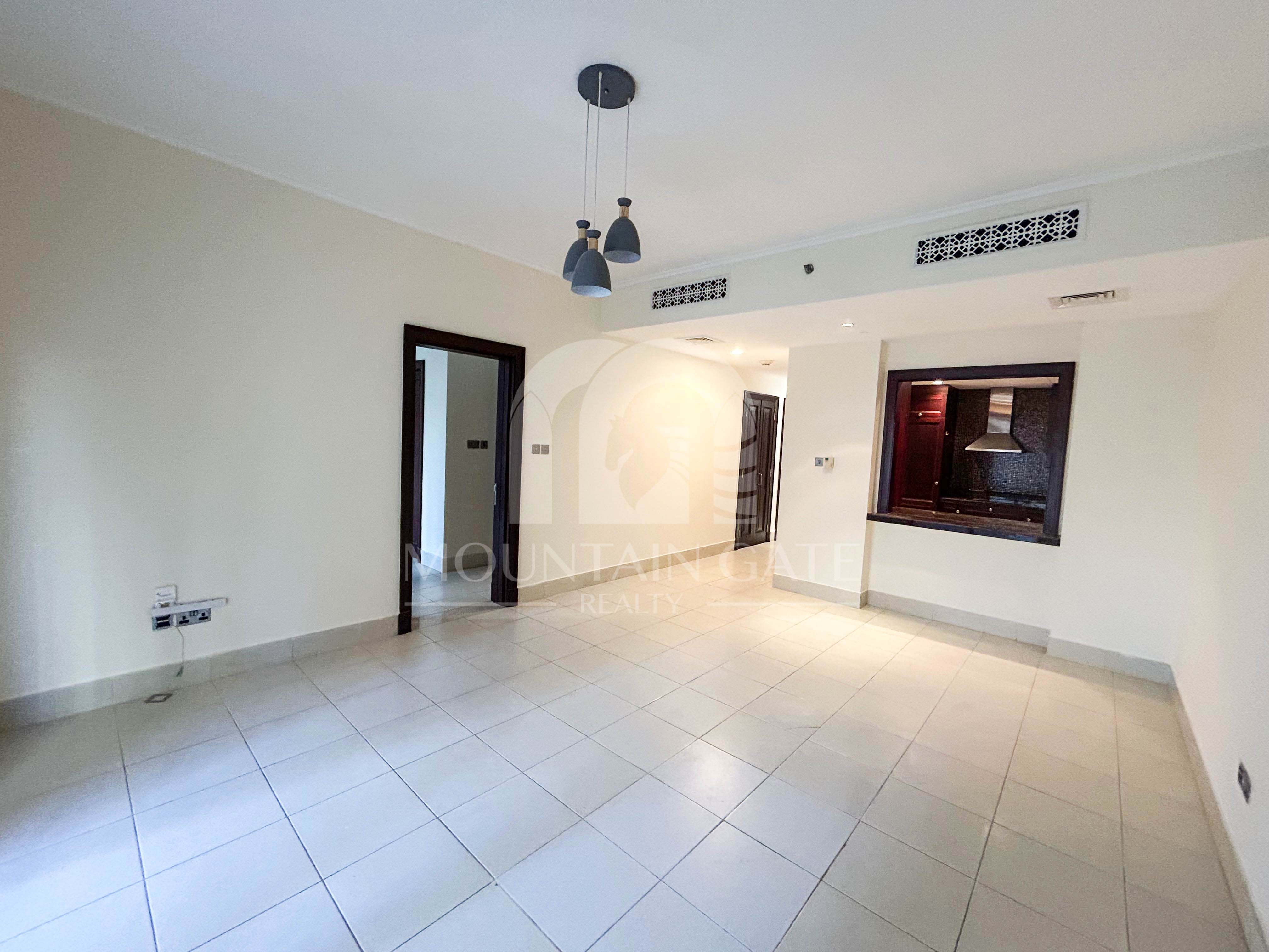 Vacant | Burj Khalifa View | 5-min to Dubai Mall 2BR Old Town Mountain Gate