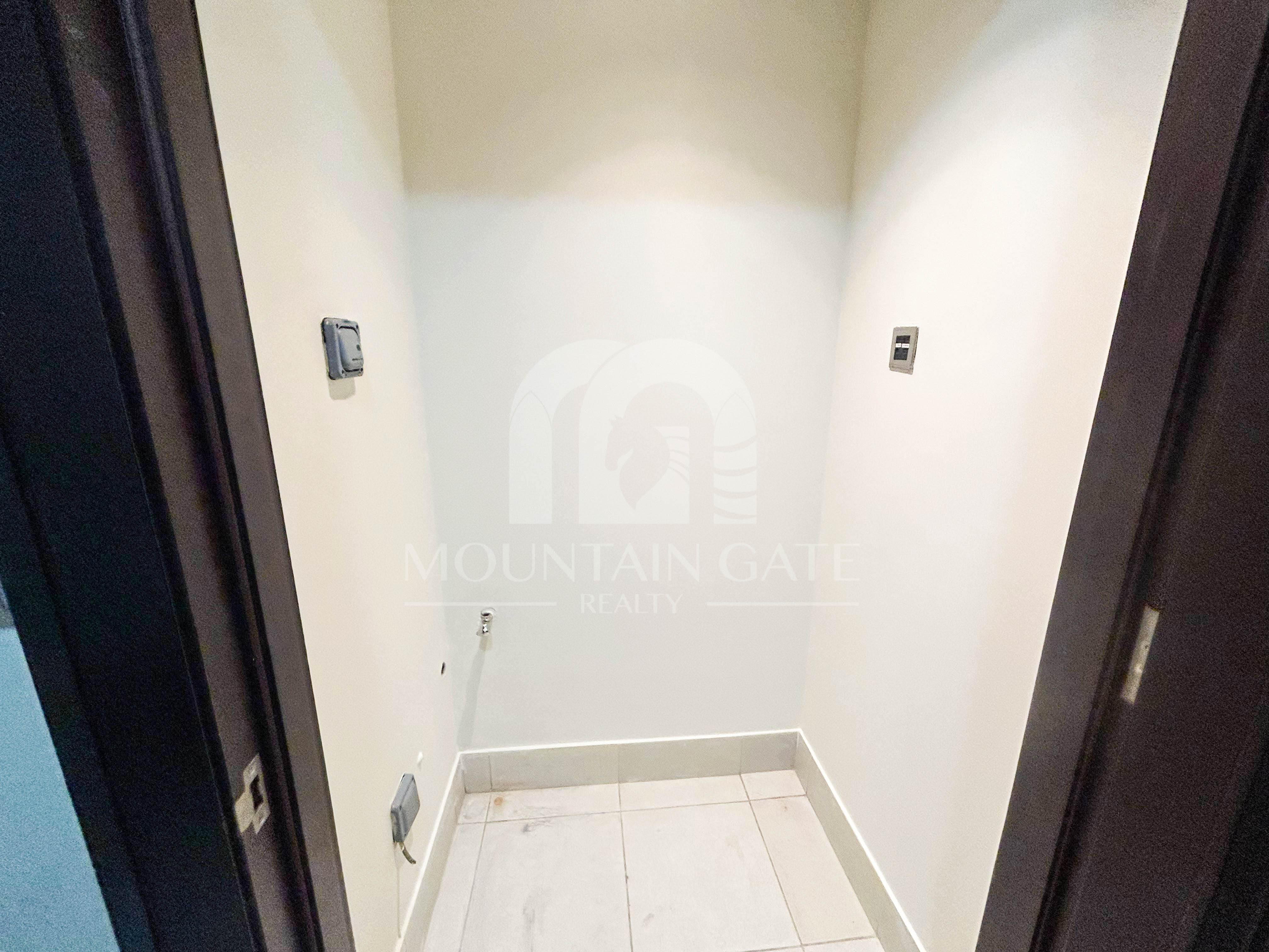 Vacant | Burj Khalifa View | 5-min to Dubai Mall 2BR Old Town Mountain Gate