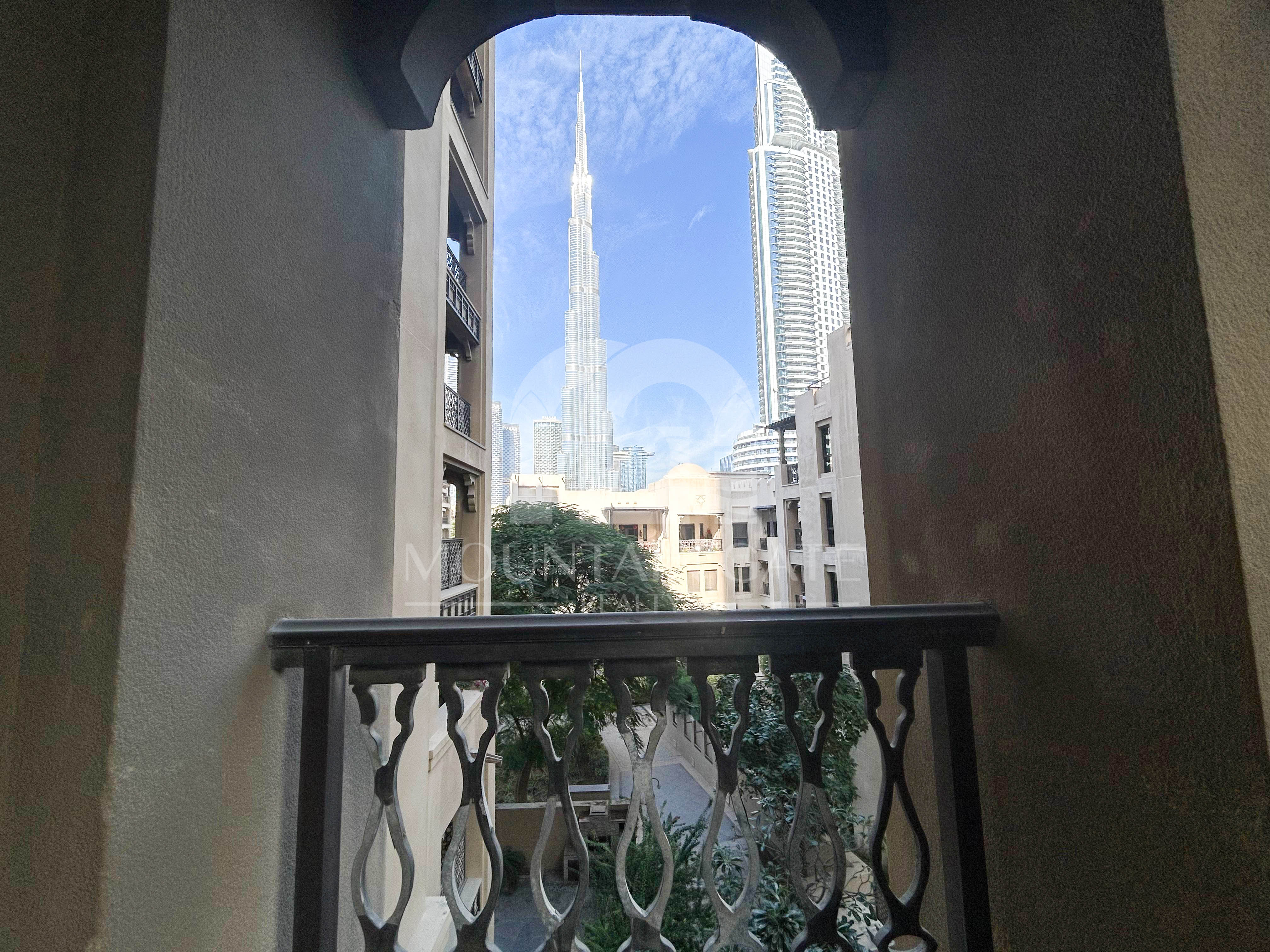 Vacant | Burj Khalifa View | 5-min to Dubai Mall 2BR Old Town Mountain Gate