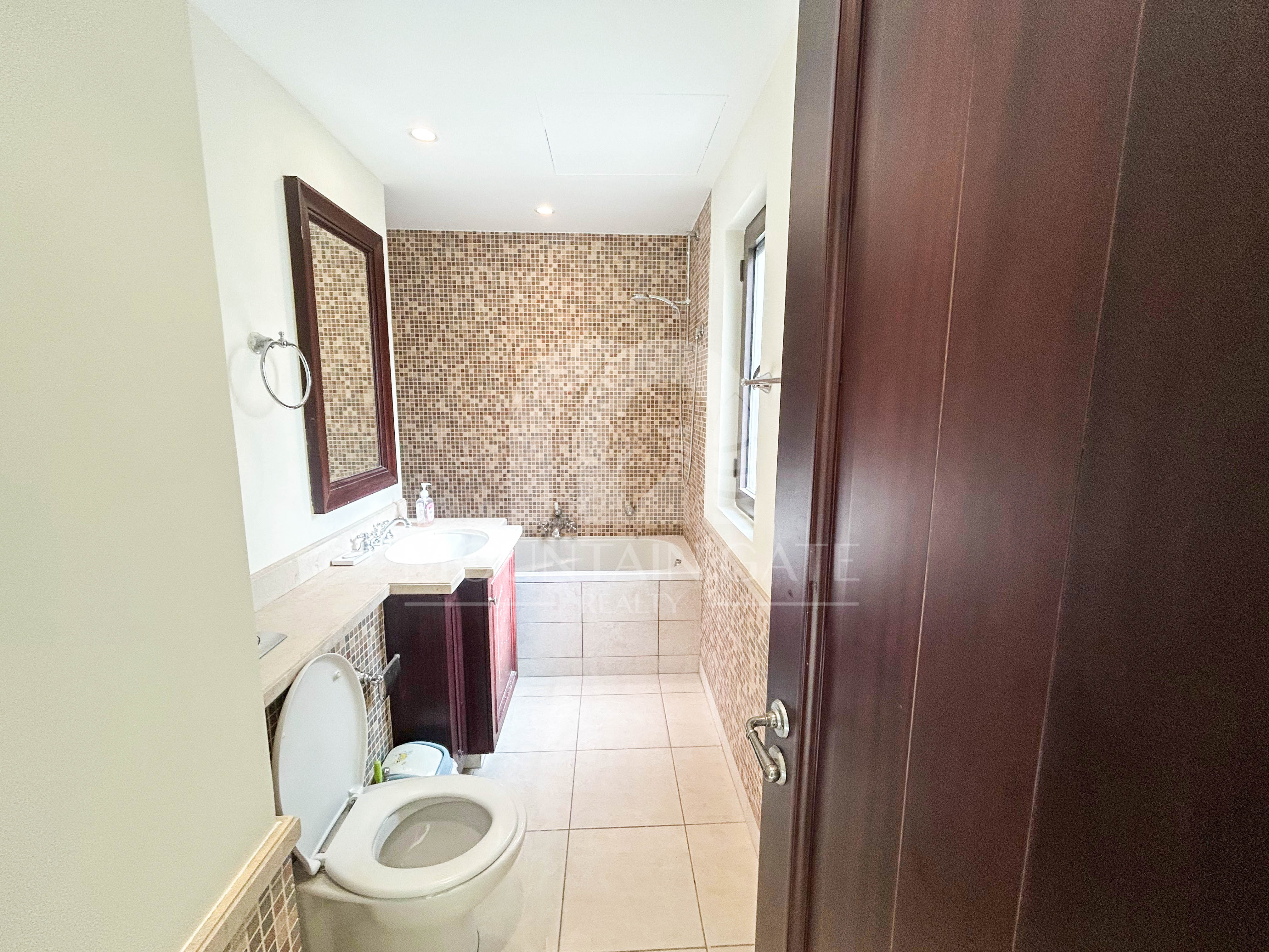 Vacant | Burj Khalifa View | 5-min to Dubai Mall 2BR Old Town Mountain Gate