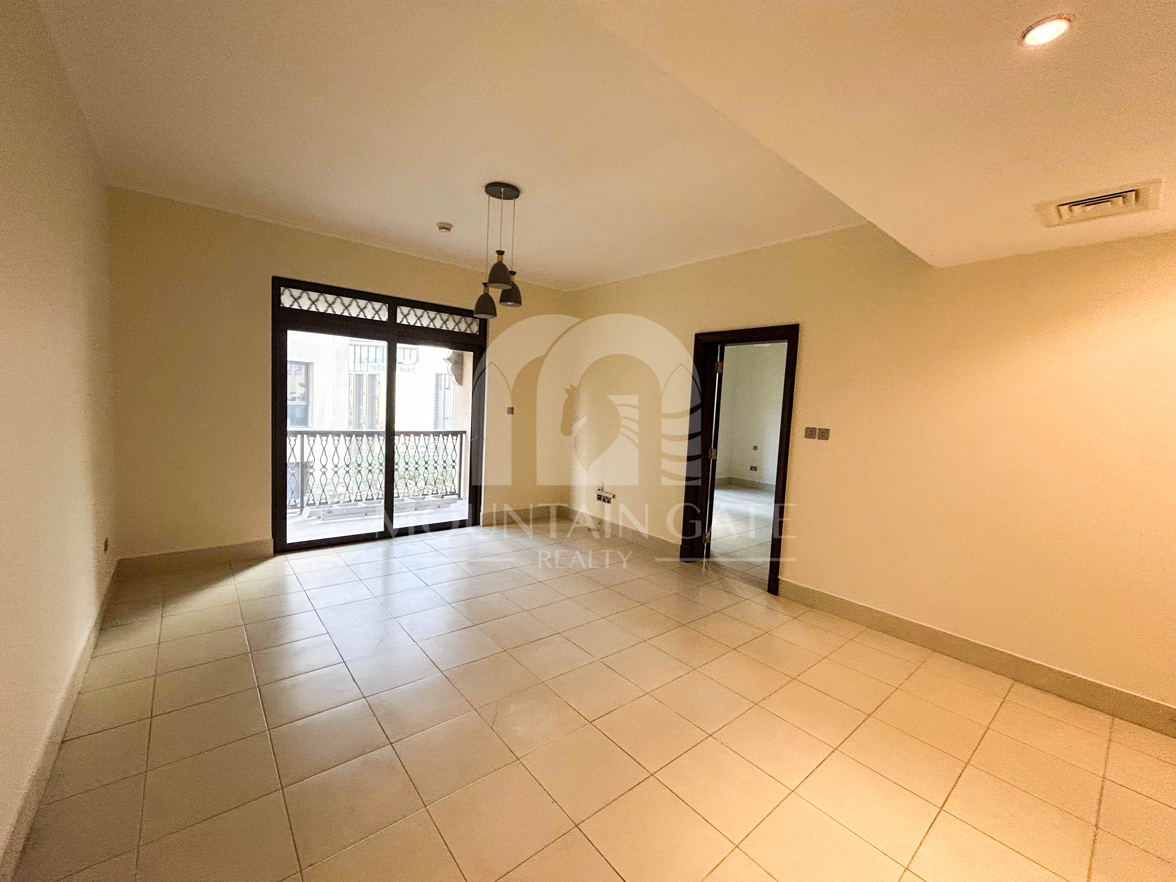 Vacant | Burj Khalifa View | 5-min to Dubai Mall 2BR Old Town Mountain Gate
