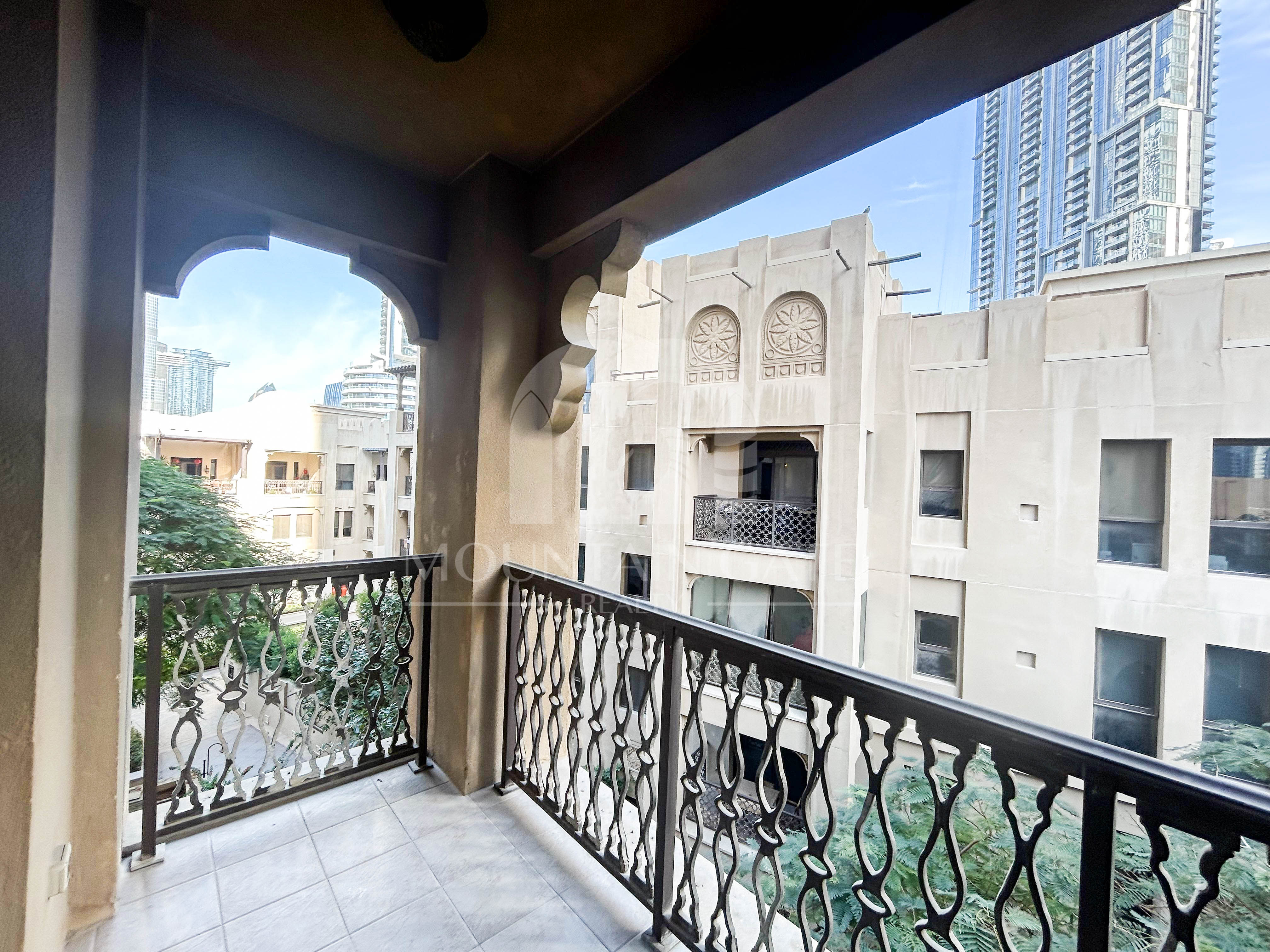 Vacant | Burj Khalifa View | 5-min to Dubai Mall 2BR Old Town Mountain Gate