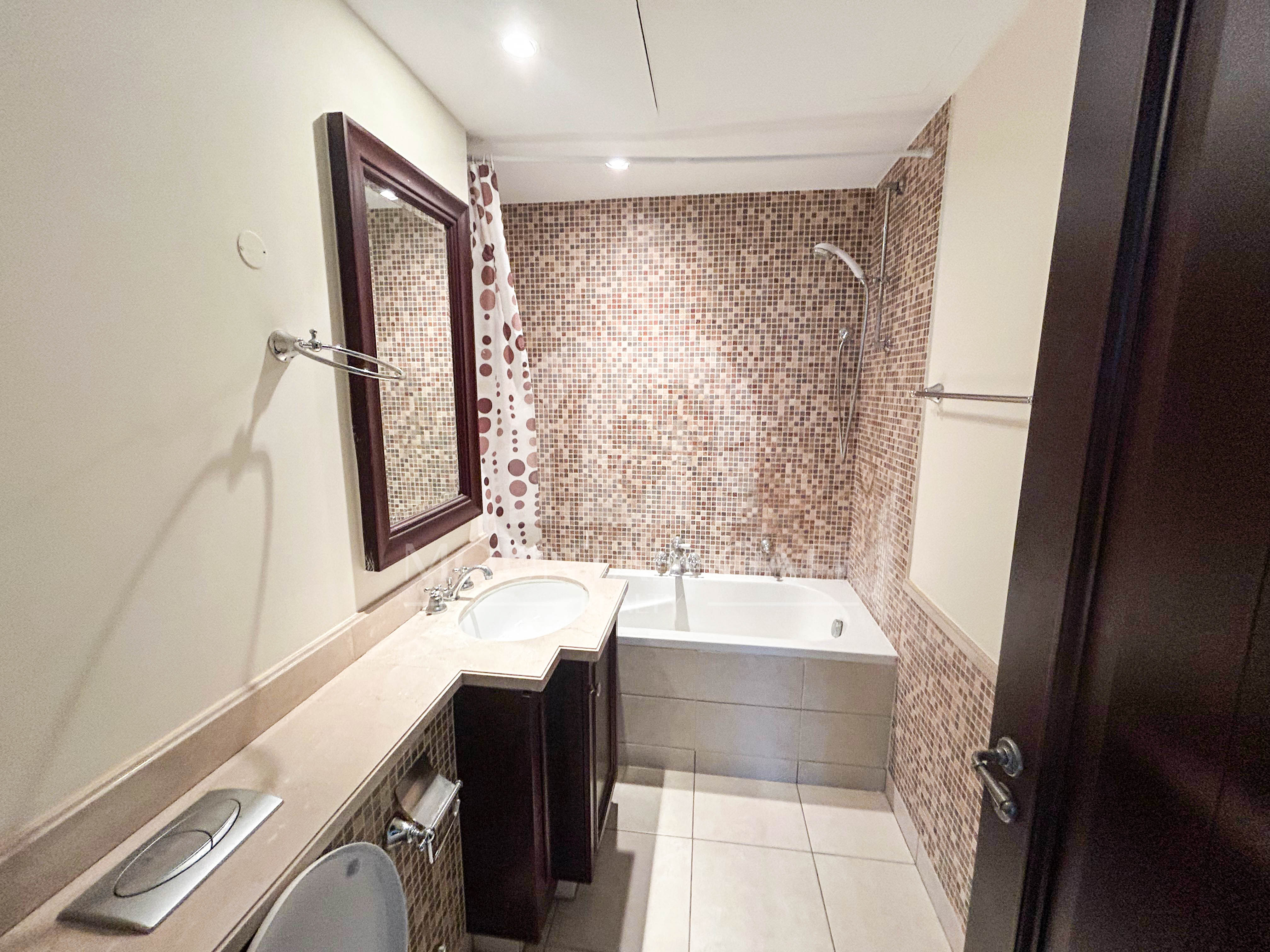 Vacant | Burj Khalifa View | 5-min to Dubai Mall 2BR Old Town Mountain Gate