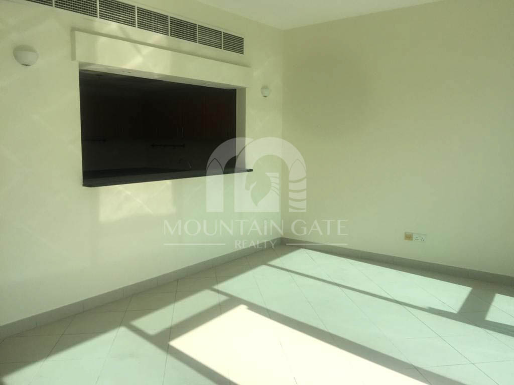 Vacant | Unique Layout | High Floor | Canal View 1BR Dubai Sports City Mountain Gate