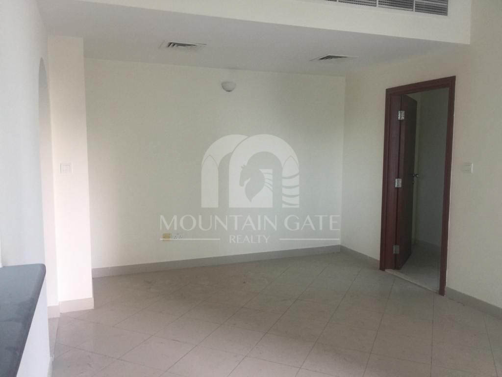 Vacant | Unique Layout | High Floor | Canal View 1BR Dubai Sports City Mountain Gate
