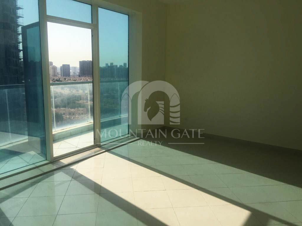 Vacant | Unique Layout | High Floor | Canal View 1BR Dubai Sports City Mountain Gate