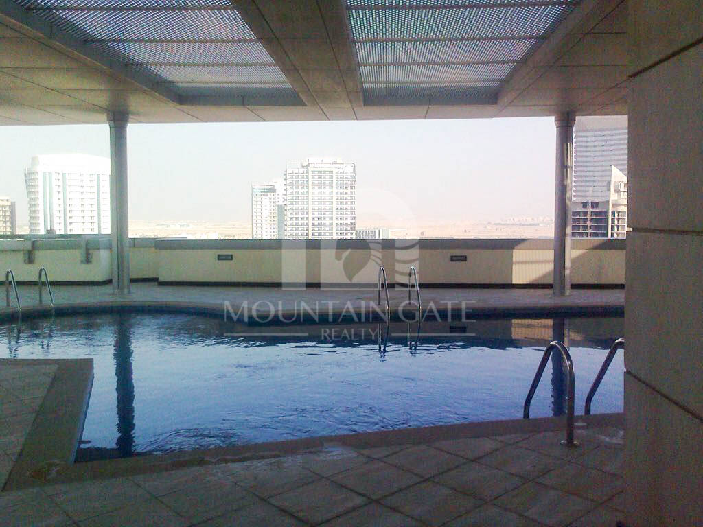 Vacant | Unique Layout | High Floor | Canal View 1BR Dubai Sports City Mountain Gate