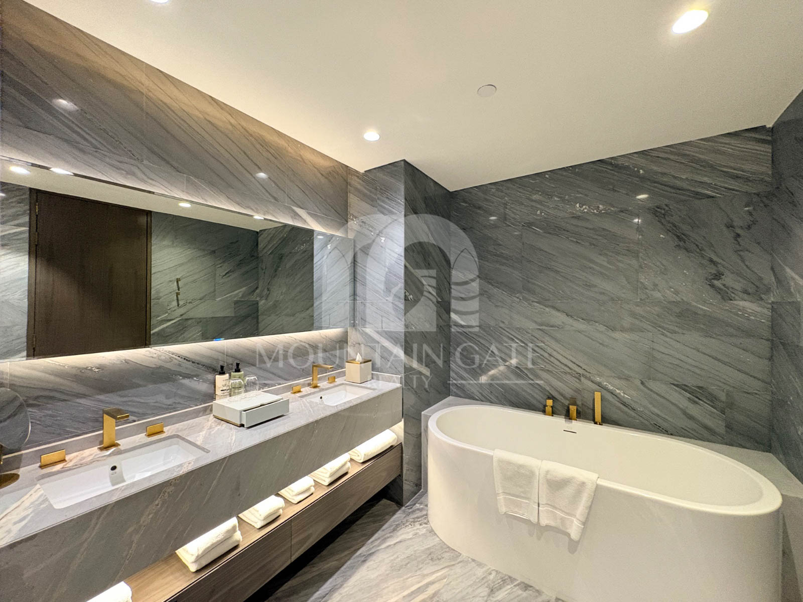 1 of 1 Penthouse | Private Pool | large layout 4BR Palm Jumeirah Mountain Gate