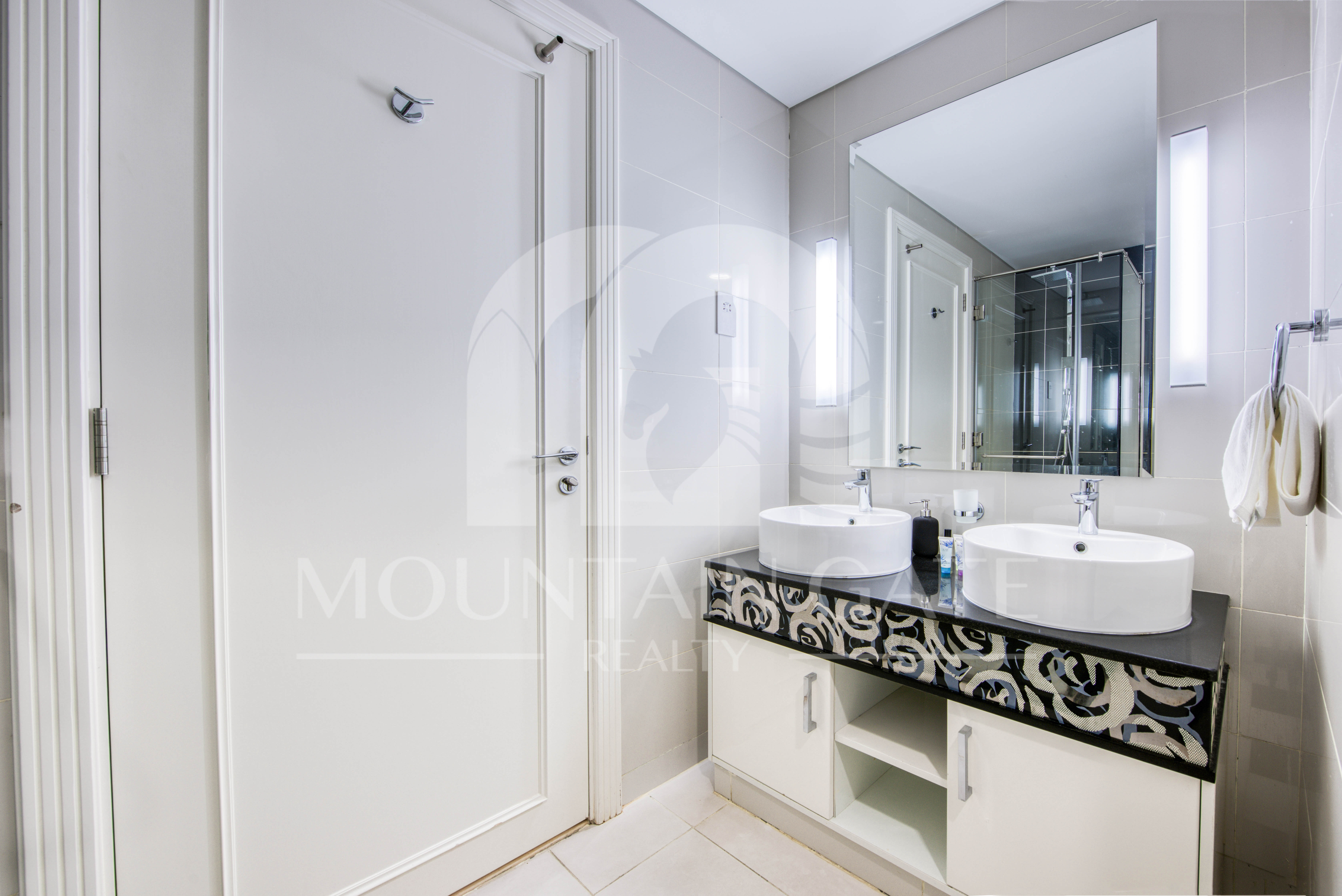 Luxurious | Fully Furnished | Walk to Dubai Mall 1BR Downtown Dubai Mountain Gate
