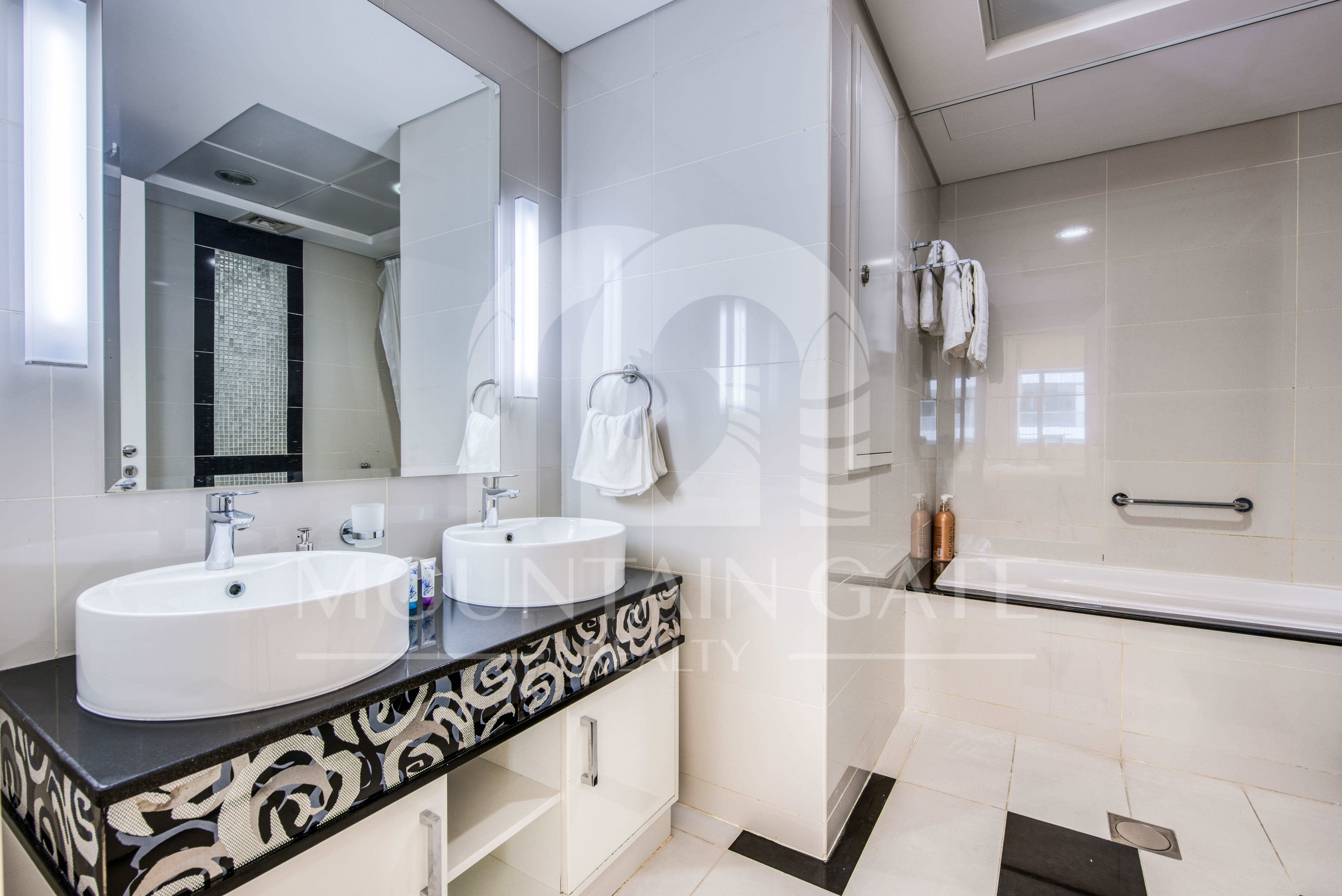 Luxurious | Fully Furnished | Walk to Dubai Mall 1BR Downtown Dubai Mountain Gate