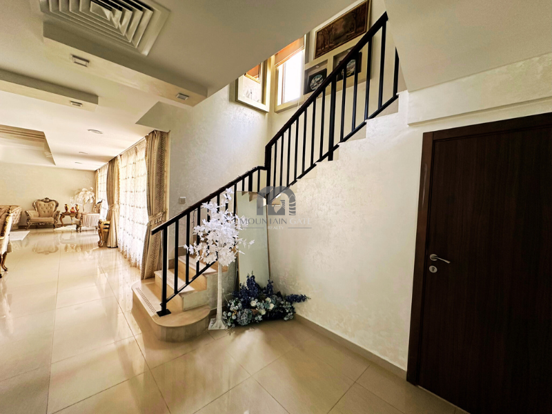 Luxury villa | Big Pool | Vacant on transfer 6BR Muwaileh Commercial Mountain Gate