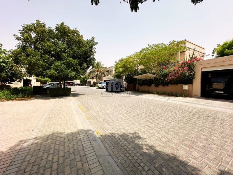 Luxury villa | Big Pool | Vacant on transfer 6BR Muwaileh Commercial Mountain Gate