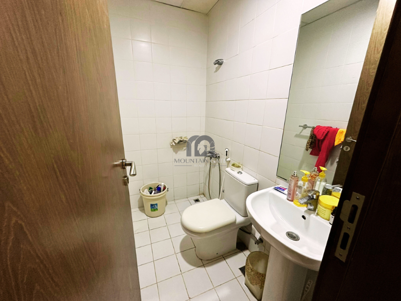 Luxury villa | Big Pool | Vacant on transfer 6BR Muwaileh Commercial Mountain Gate