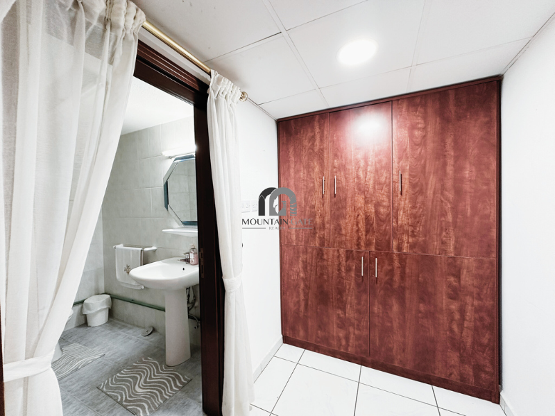 GCC | Large | Commercial/Residential| main street 7BR Al Sharq Mountain Gate