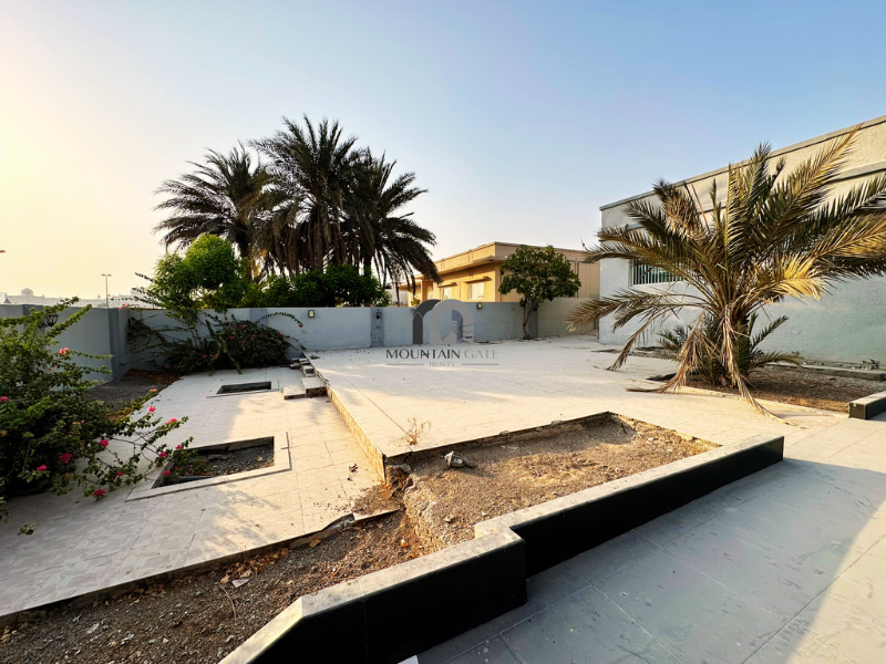 GCC | Large | Commercial/Residential| main street 7BR Al Sharq Mountain Gate