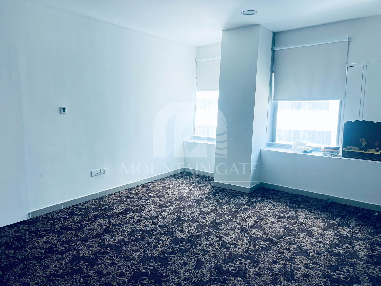Vacant Now Close to Metro Prime Fitted office Business Bay Mountain Gate