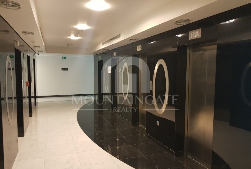 Vacant Now Close to Metro Prime Fitted office Business Bay Mountain Gate
