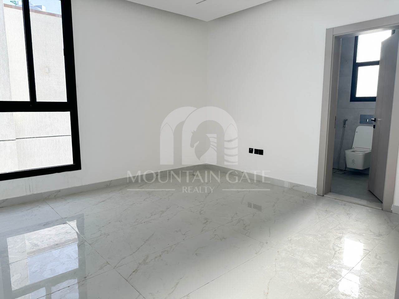Hot Deal | Prime Location | Privacy & Space 6BR Al Zahya Mountain Gate