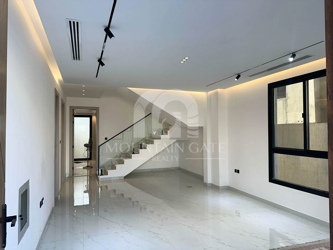 Hot Deal | Prime Location | Privacy & Space 6BR Al Zahya Mountain Gate