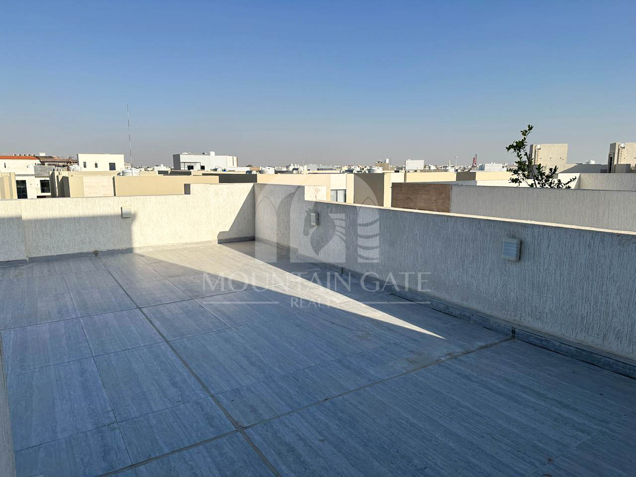 Hot Deal | Prime Location | Privacy & Space 6BR Al Zahya Mountain Gate