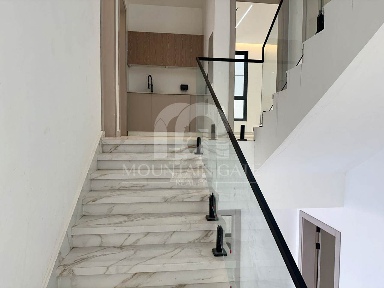 Hot Deal | Prime Location | Privacy & Space 6BR Al Zahya Mountain Gate