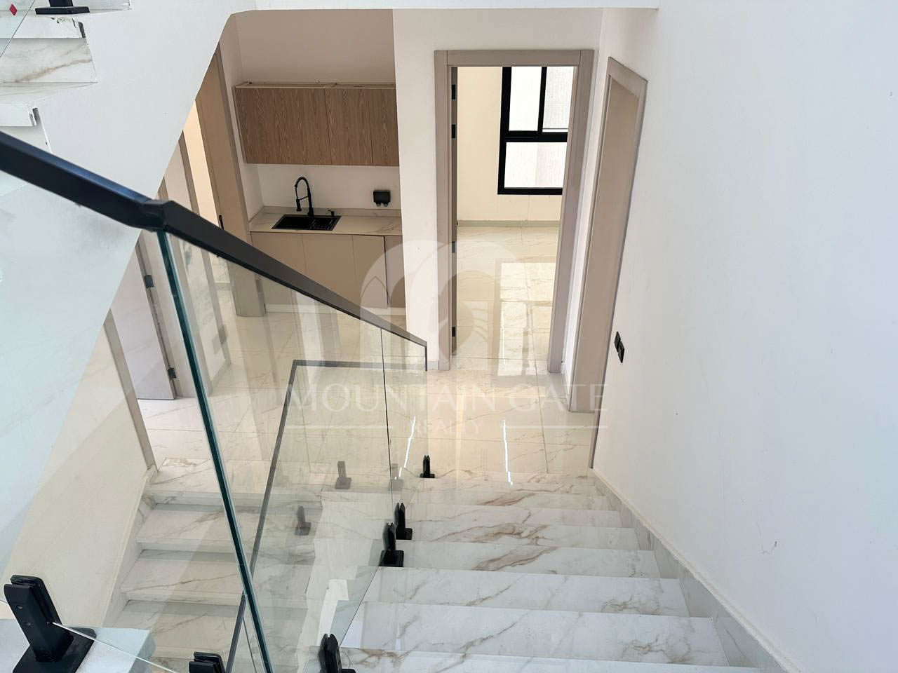 Hot Deal | Prime Location | Privacy & Space 6BR Al Zahya Mountain Gate