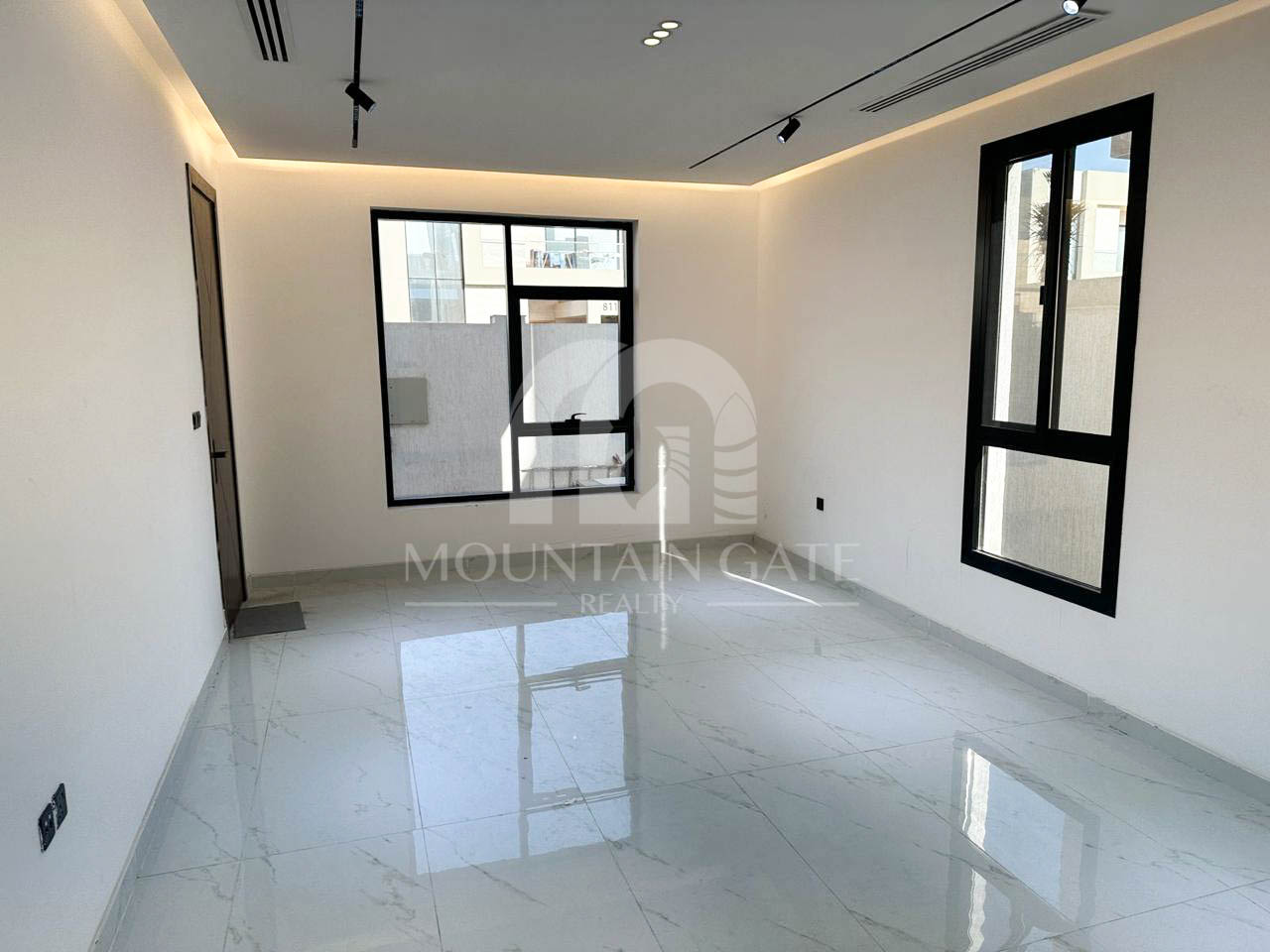 Hot Deal | Prime Location | Privacy & Space 6BR Al Zahya Mountain Gate