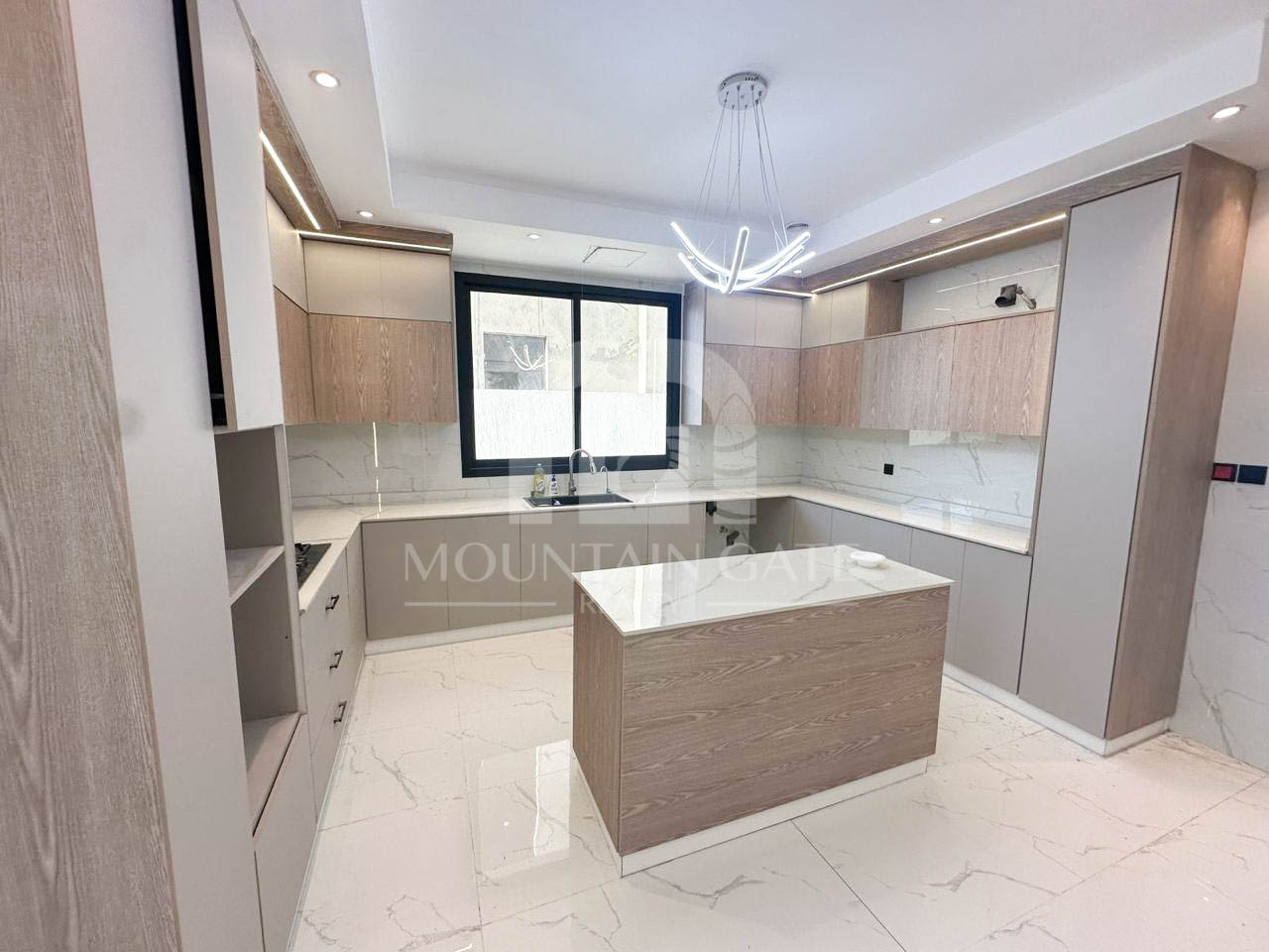 Hot Deal | Prime Location | Privacy & Space 6BR Al Zahya Mountain Gate