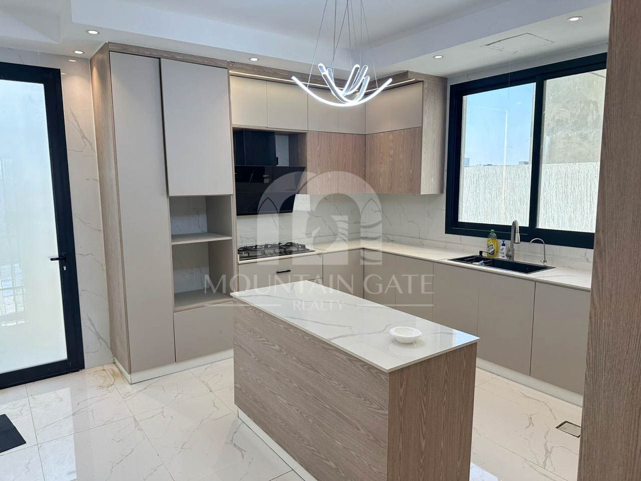 Hot Deal | Prime Location | Privacy & Space 6BR Al Zahya Mountain Gate